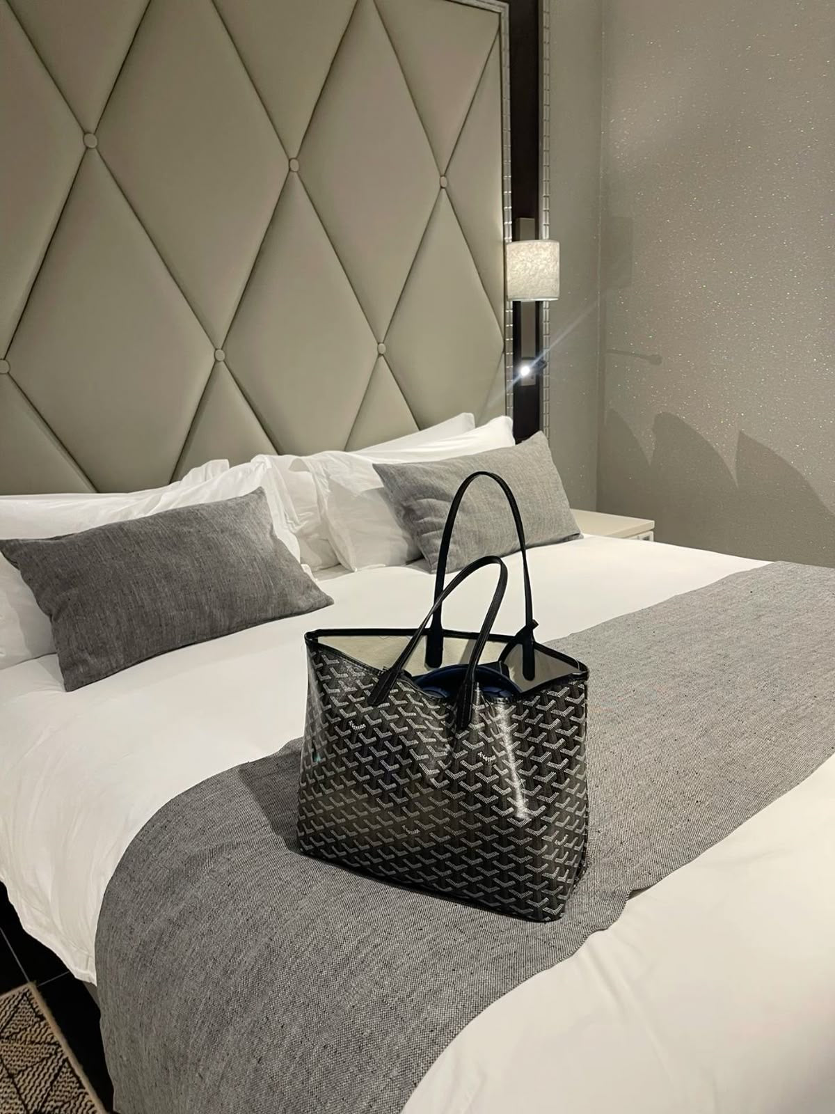 Goyard medium tote black