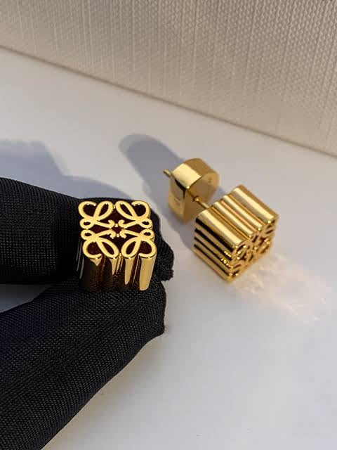 Loewe studs