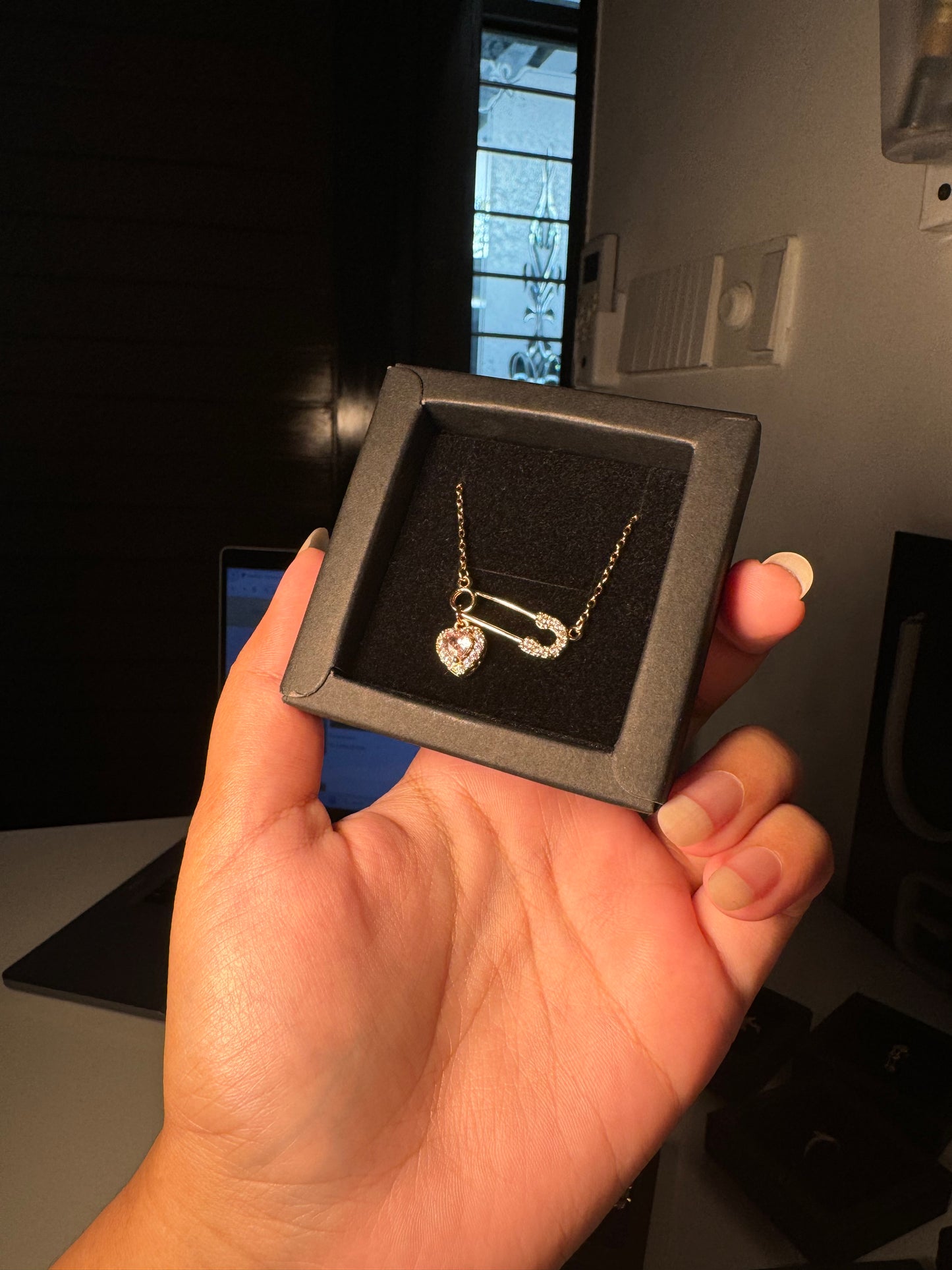 Minimal heart necklace