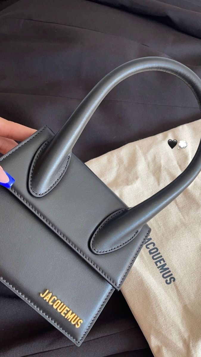 Jacquemus
Le Chiquito Moyen tote bag