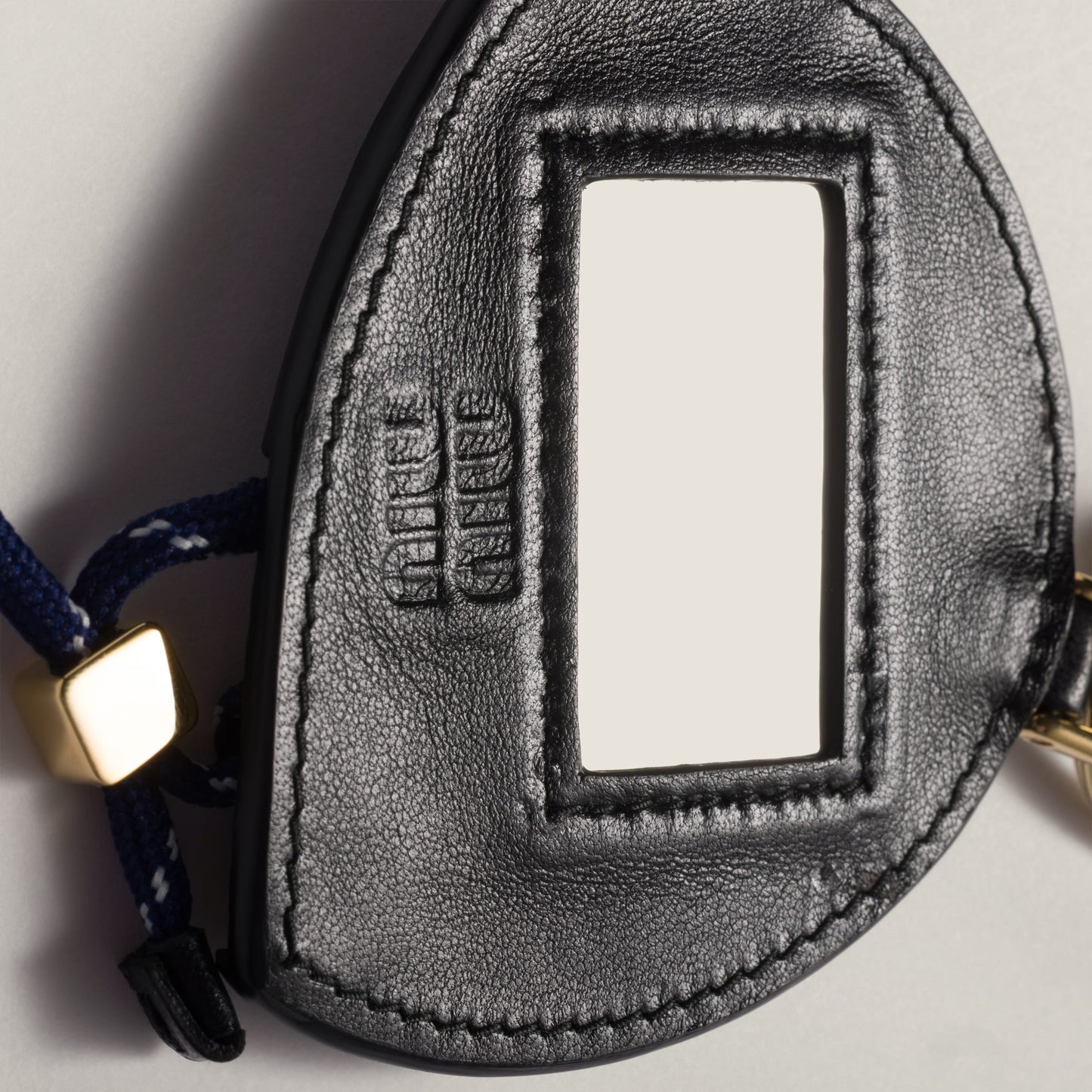 MIU MIU
Hat leather keychain trick
