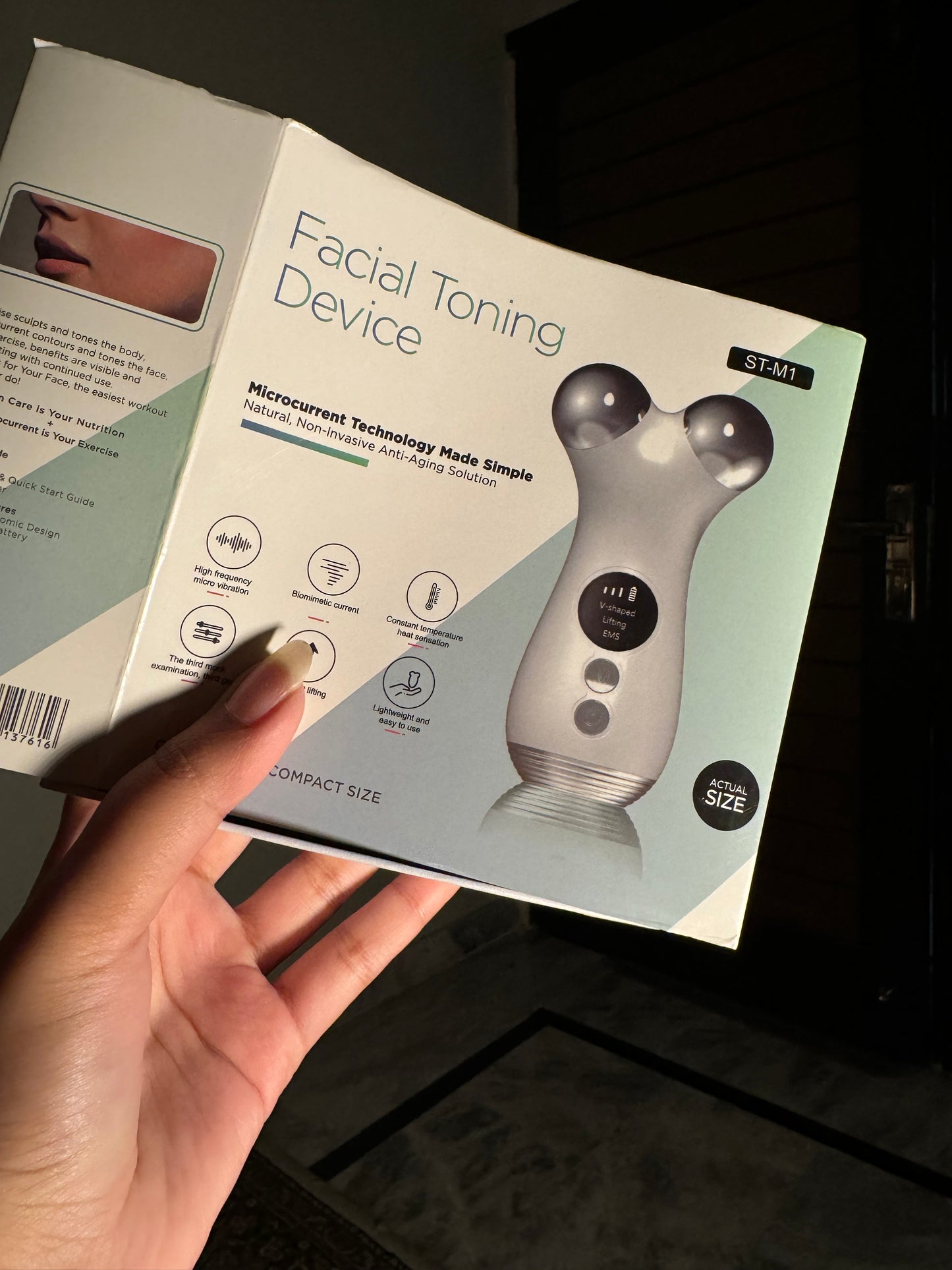 Microcurrent facial toning device