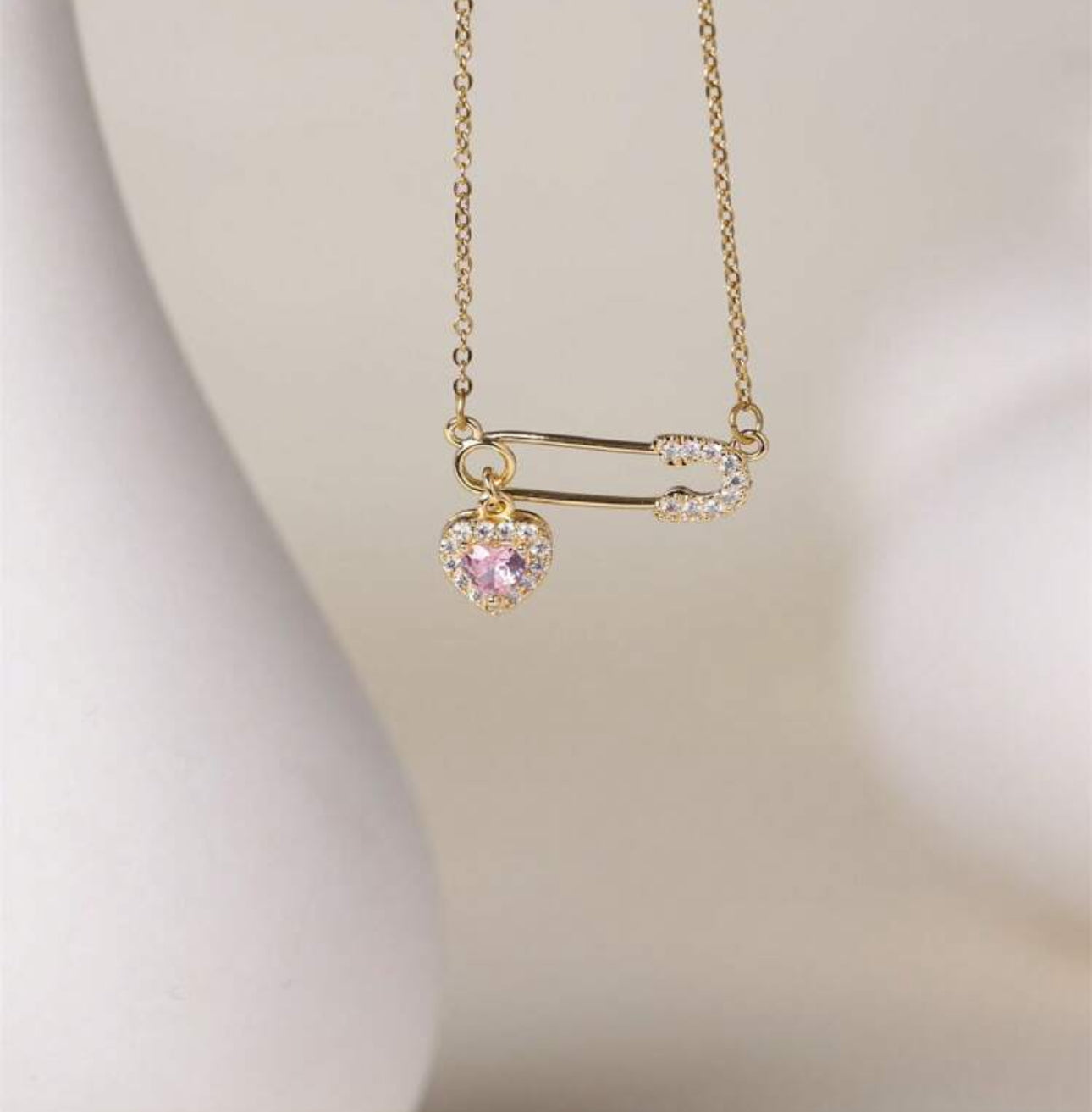 Minimal heart necklace