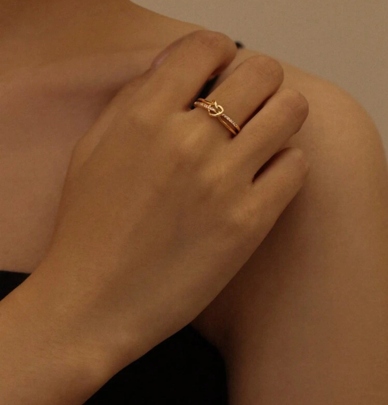 Knotted ring