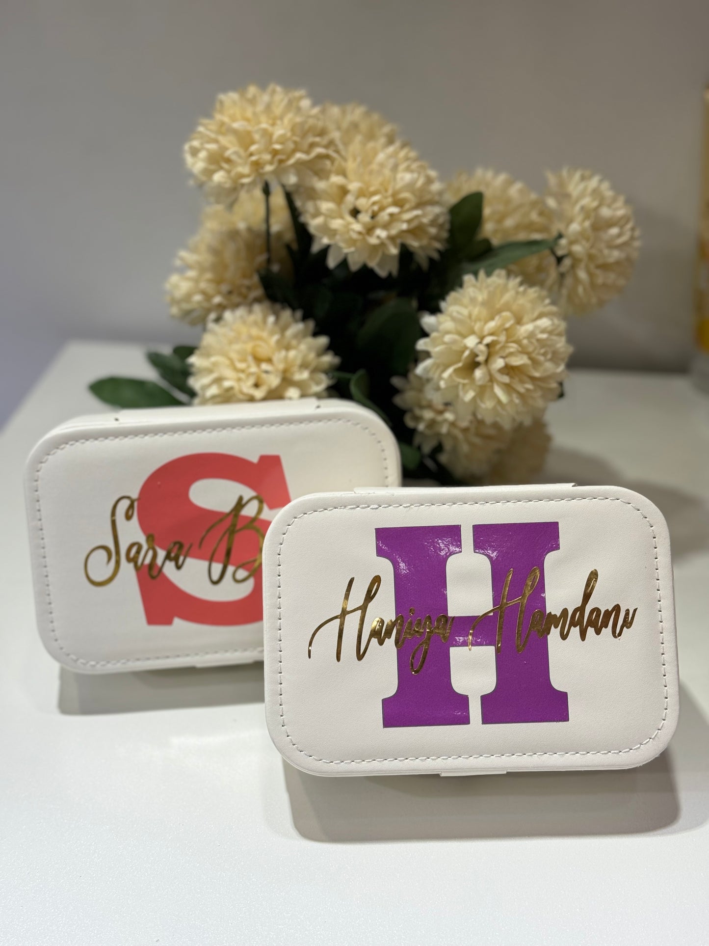 Portable jewelry case