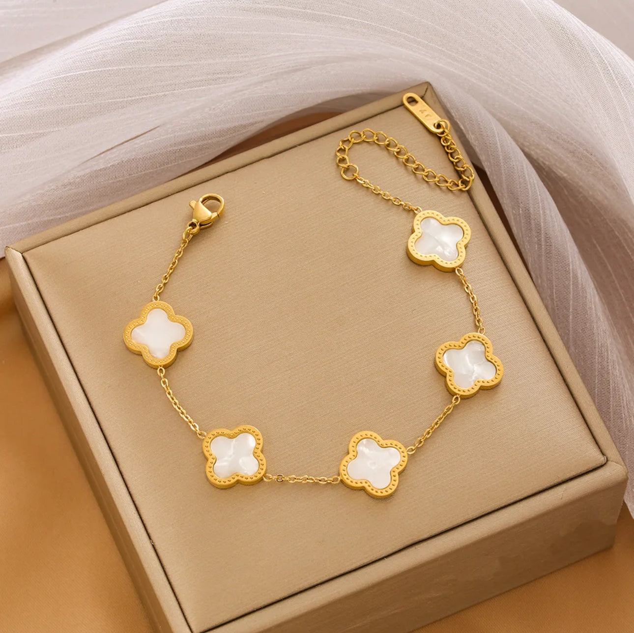 Clover necklace & bracelet set