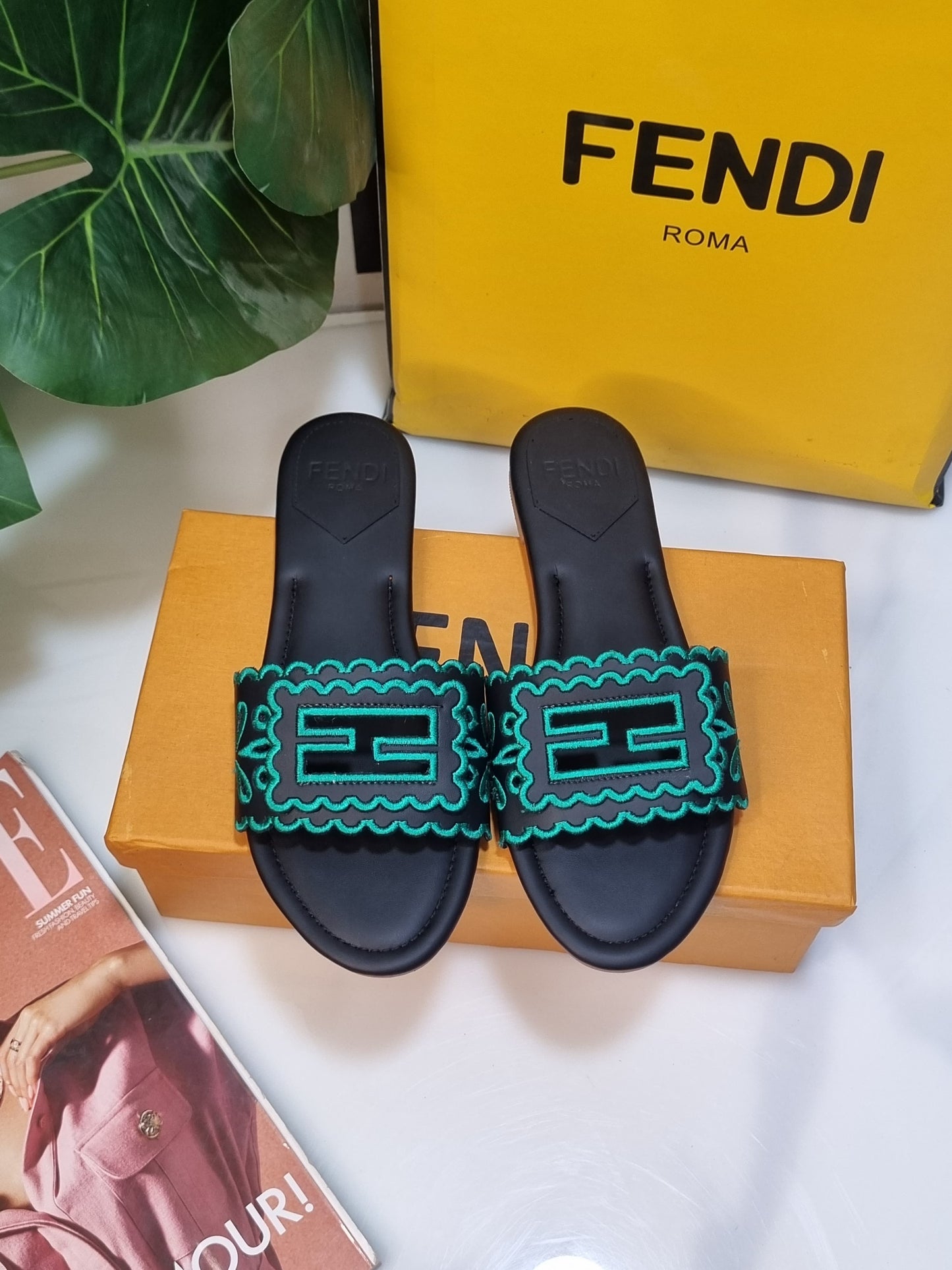 Scalloped sandals black