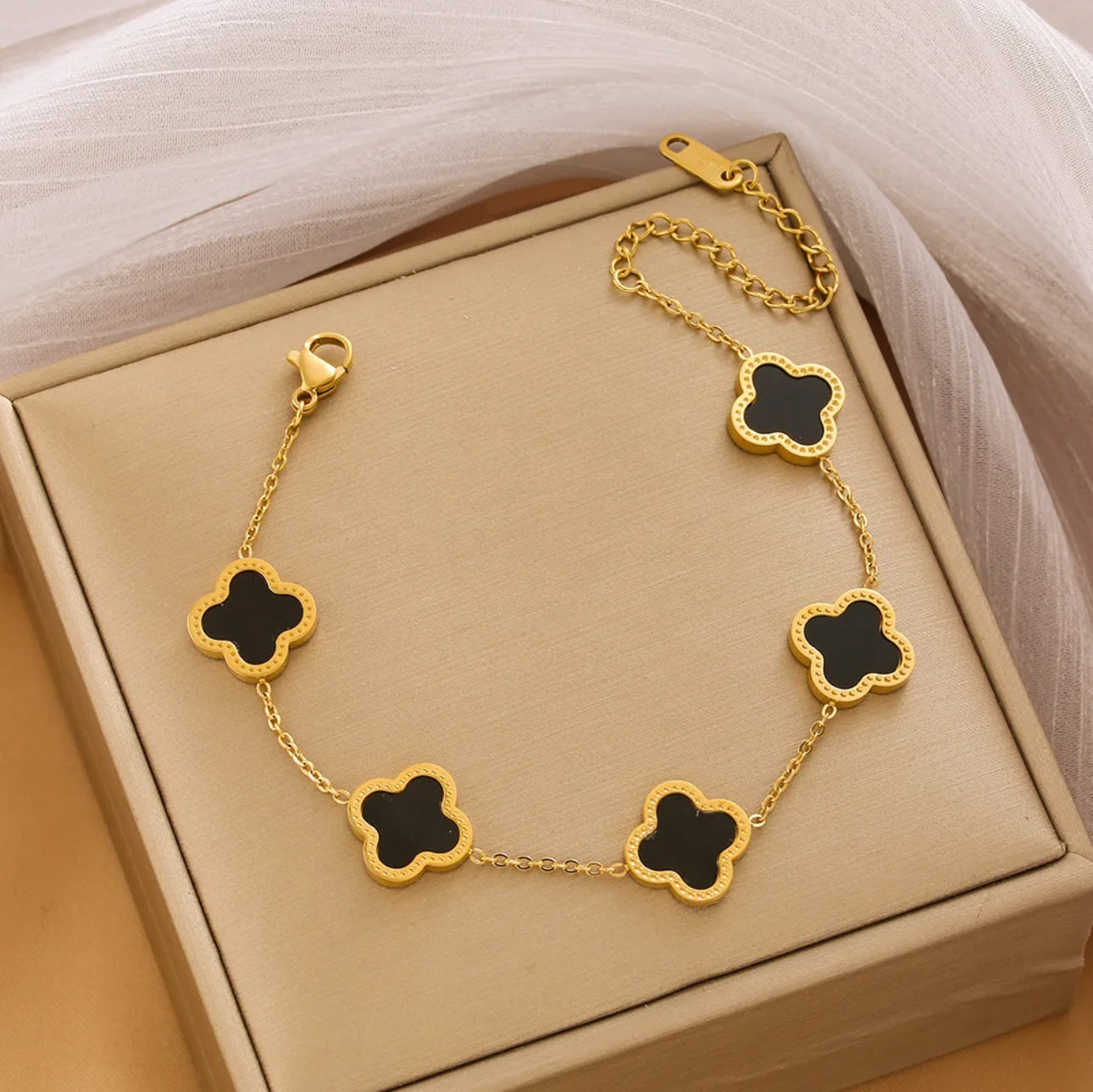 Clover necklace & bracelet set
