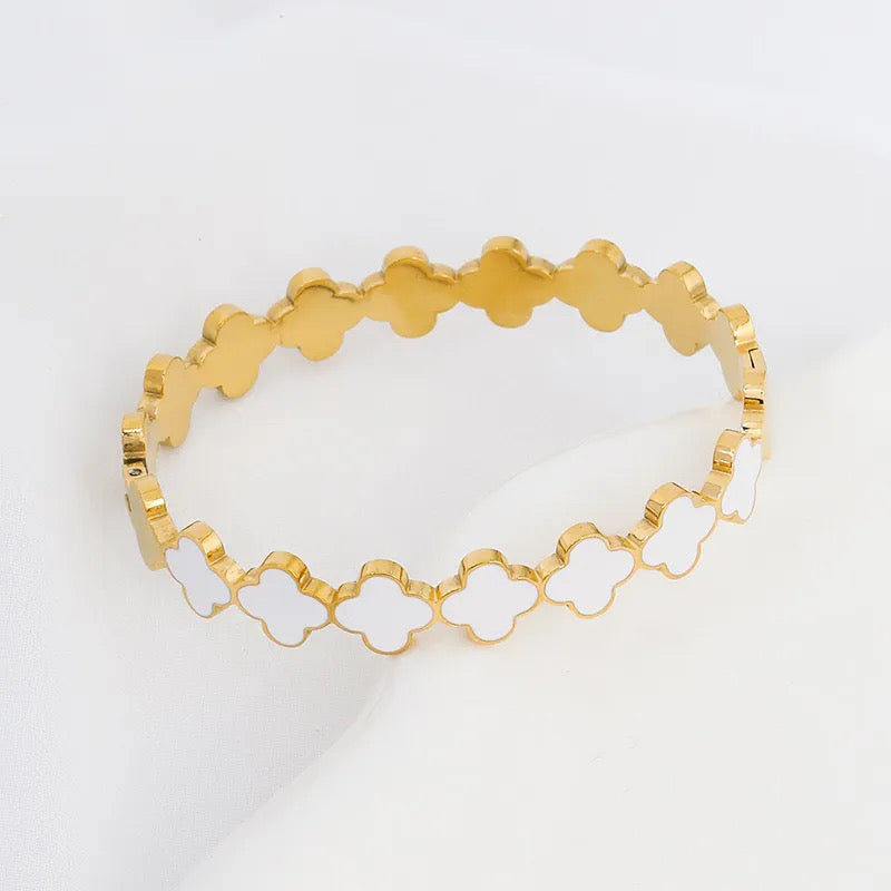Leaf clover cuff