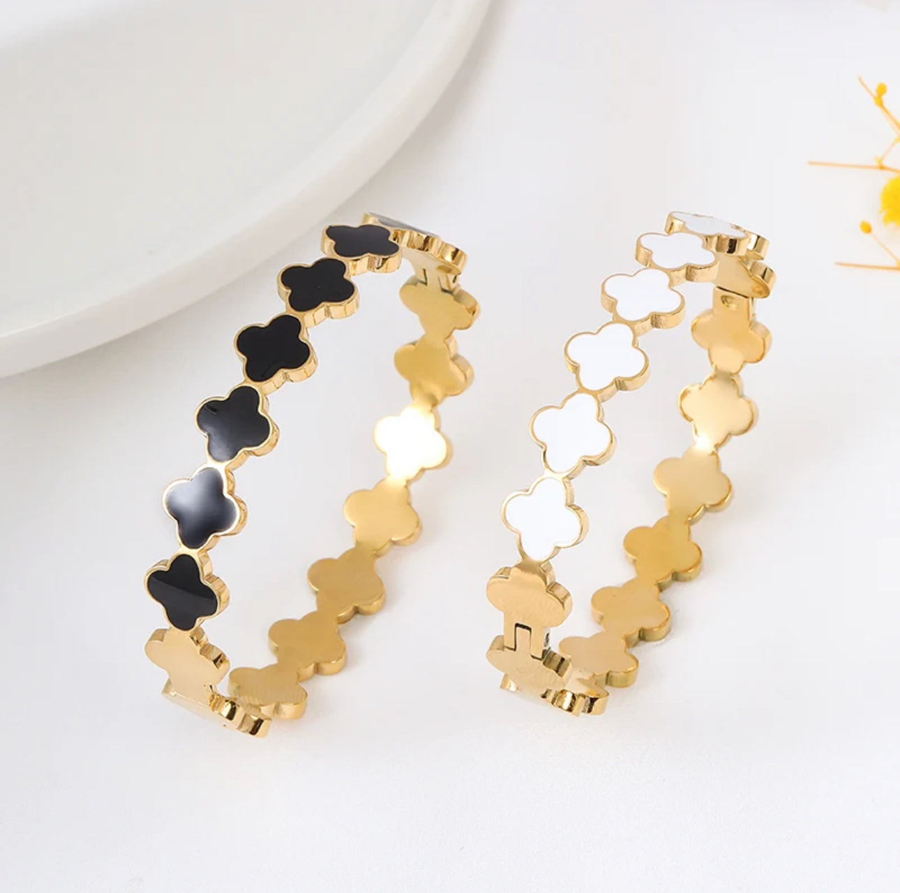 Leaf clover cuff