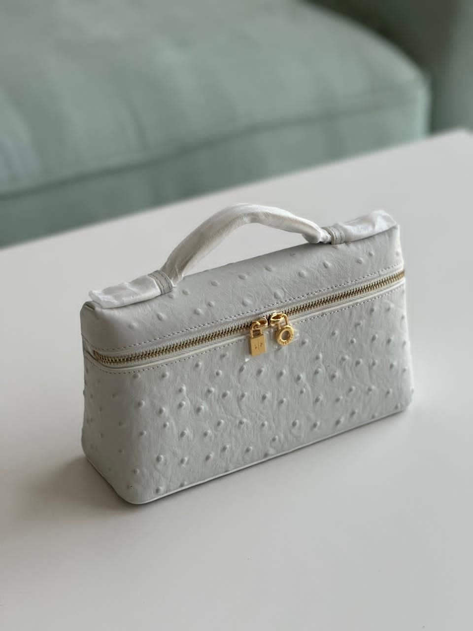 Extra Pocket L19
Ostrich Leather