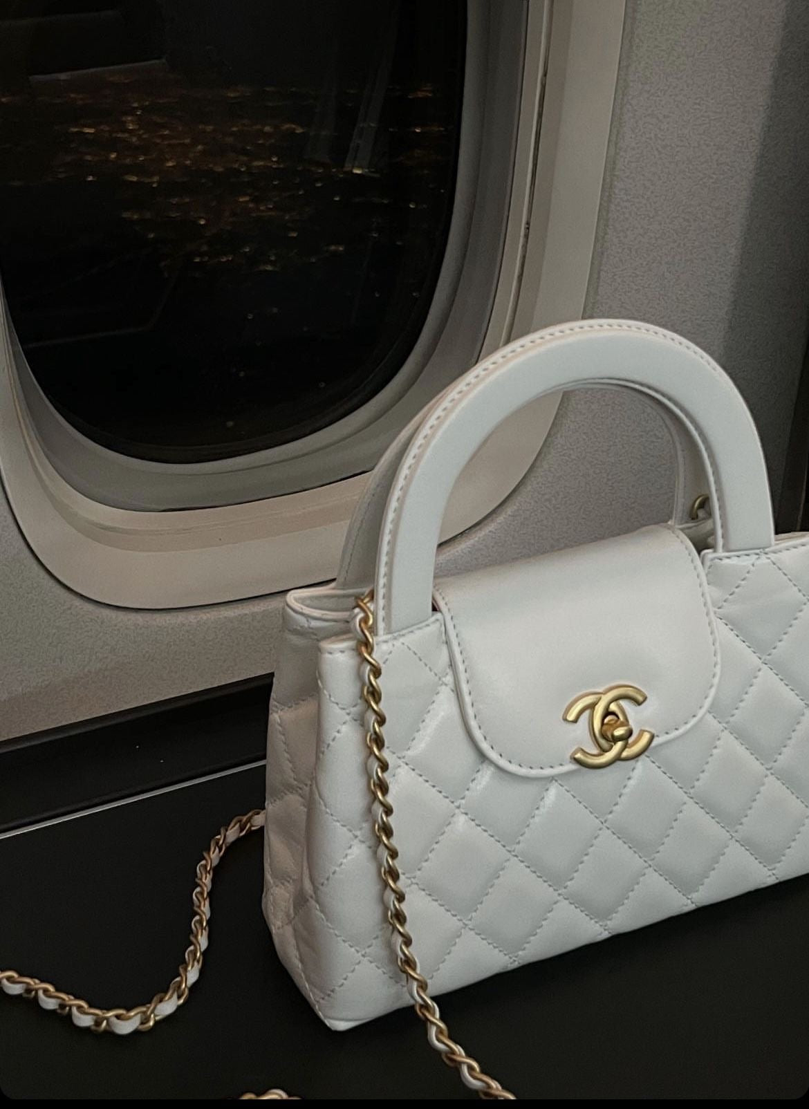 CHANEL
Small Kelly white