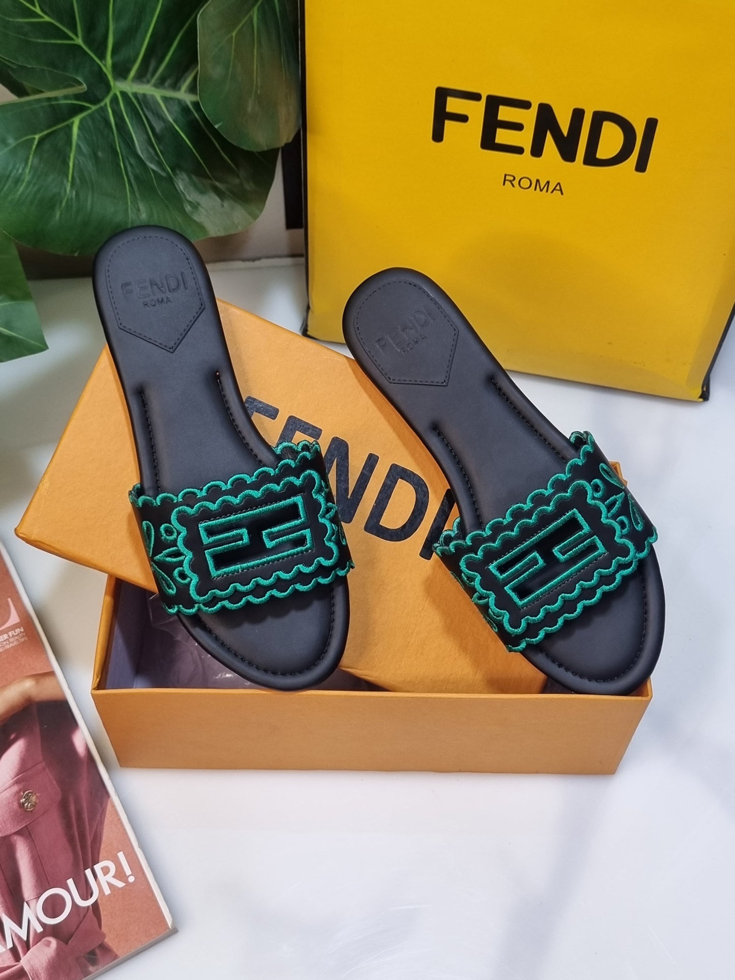 Scalloped sandals black