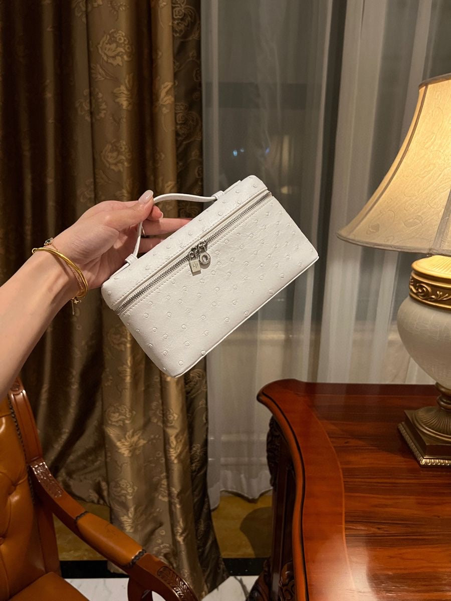 Extra Pocket L19
Ostrich Leather