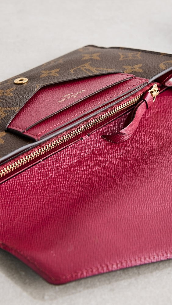 LOUIS VUITTON
Monogram Canvas Fuchsia Jeanne Wallet