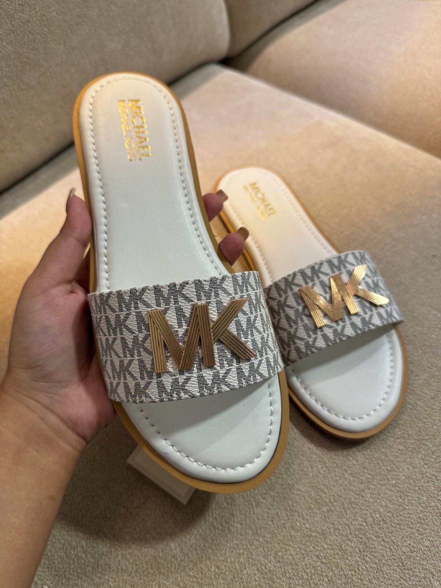 MK slides signature canvas white
