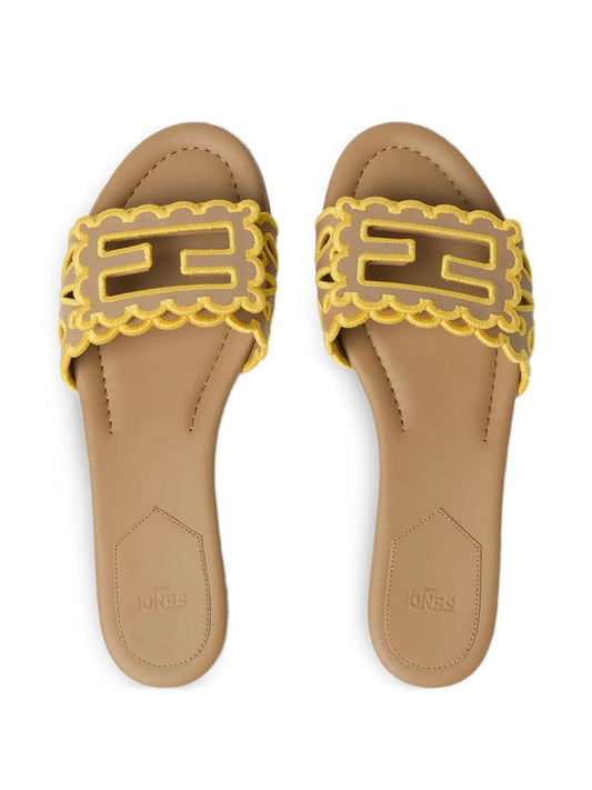 Scalloped sandals beige