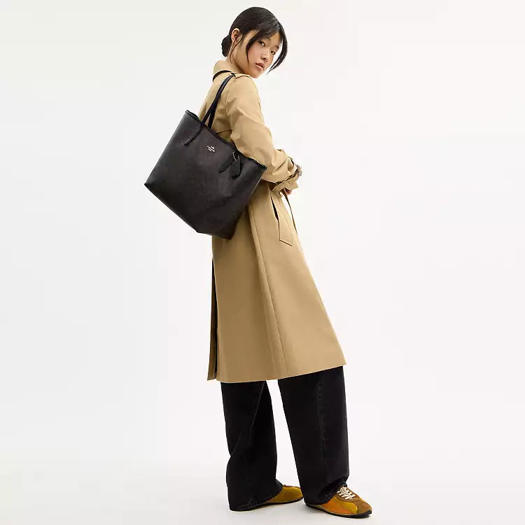 Coach City Tote Bag
In Signature Canvas Coffee