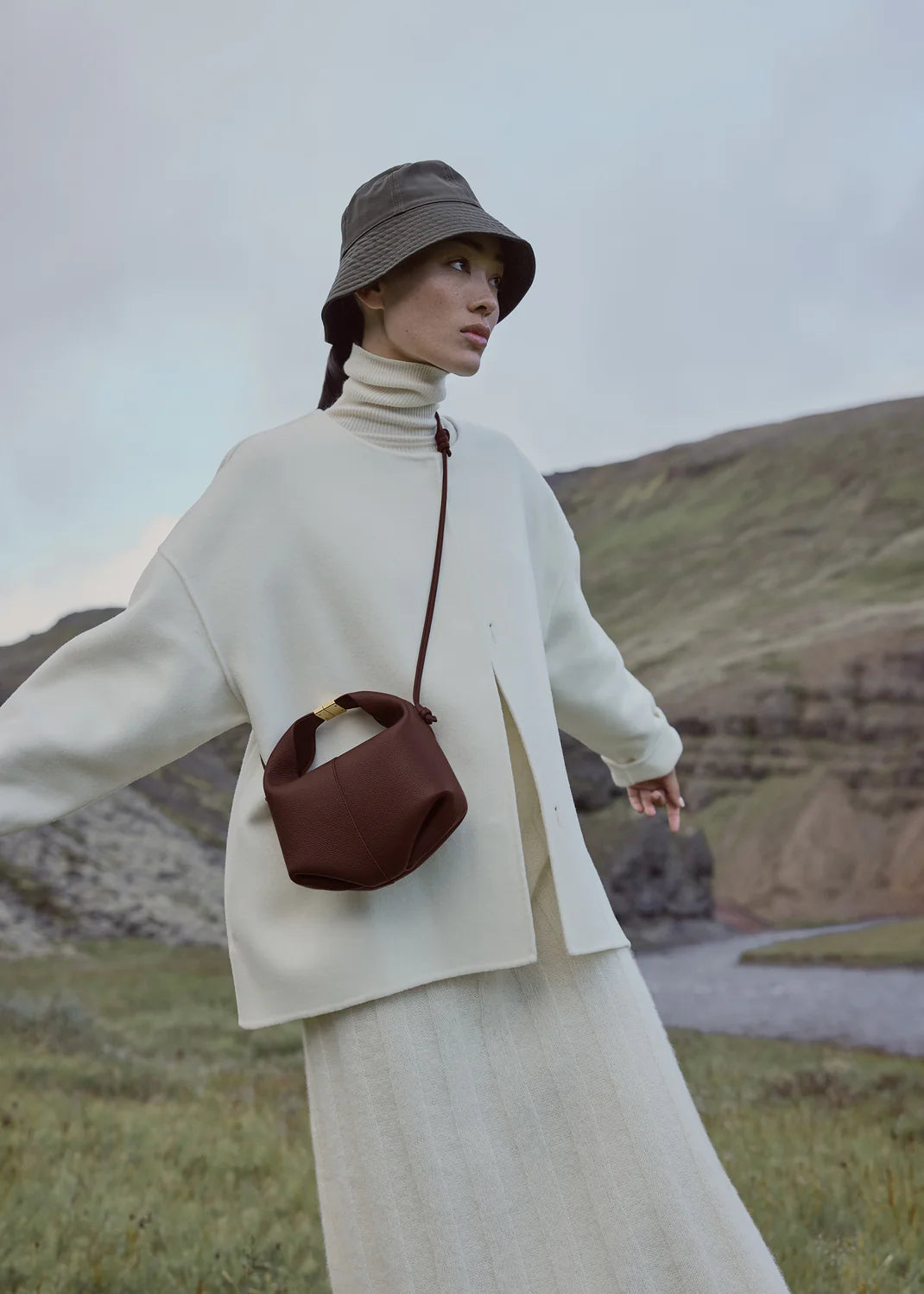 Béri
EDITION TEXTURED SANDALWOOD