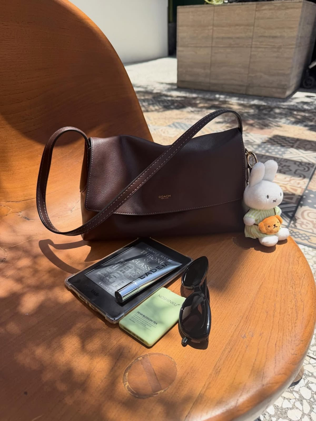 Natural Grain Leather Chelsea Shoulder Bag 30 Maple