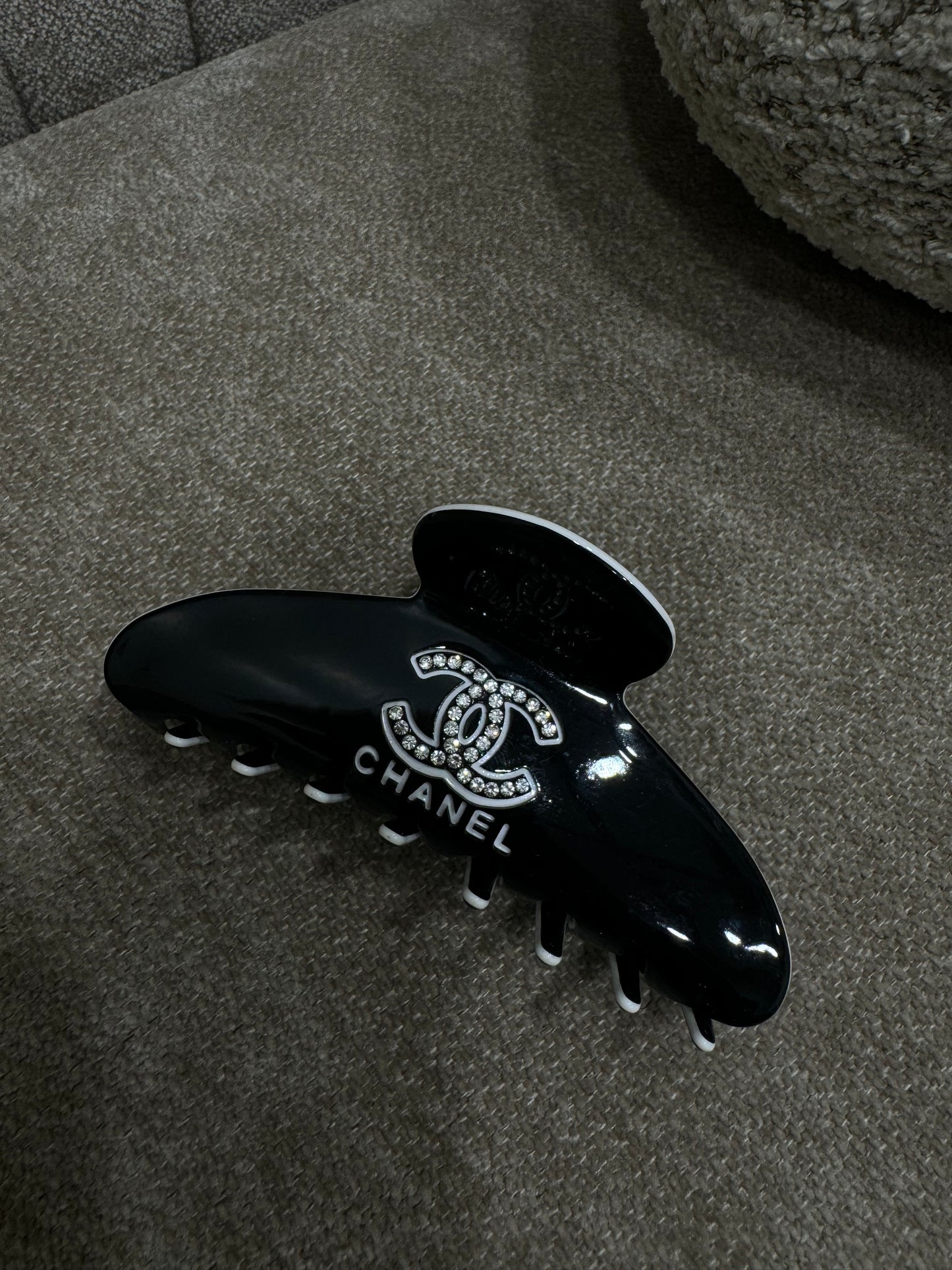 Chanel rinestone claw