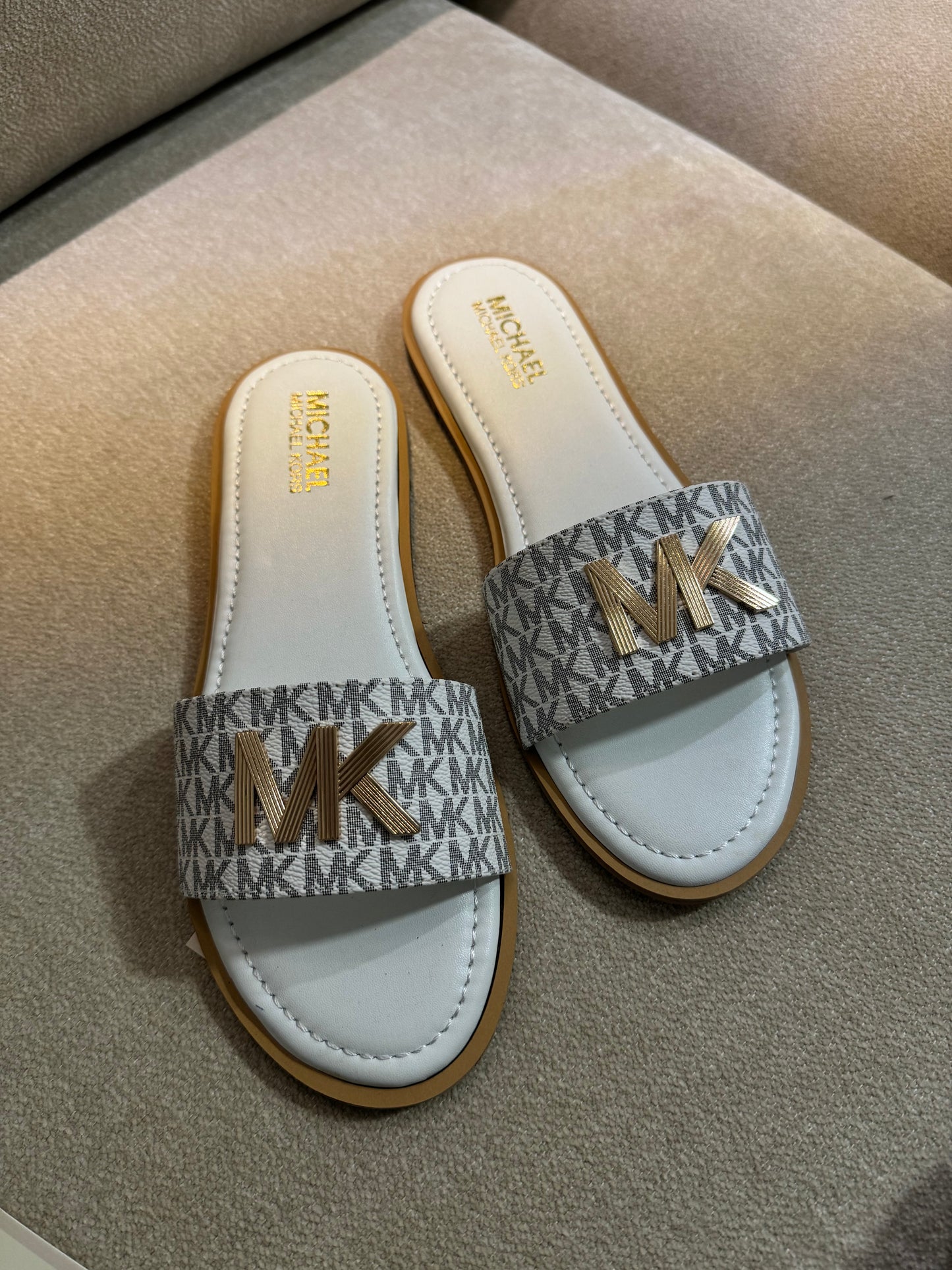MK slides signature canvas white