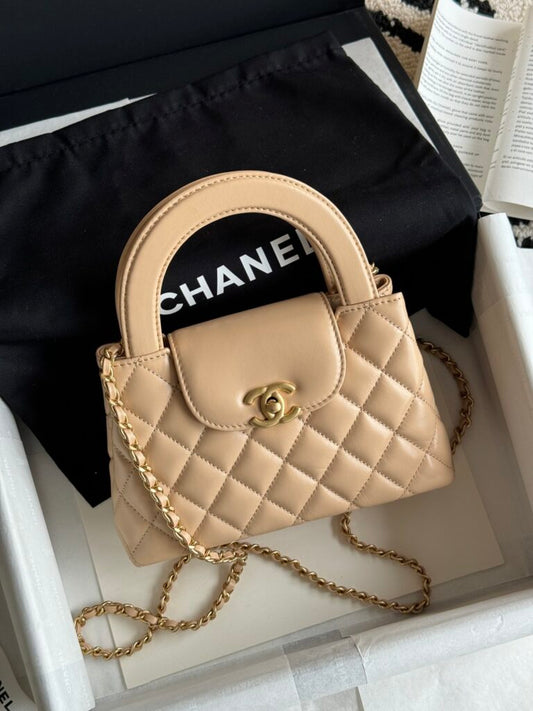 CHANEL
Small Kelly Beige