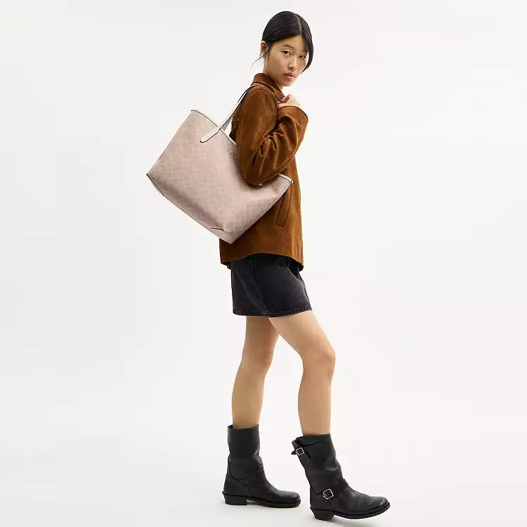 Coach City Tote Bag
In Signature Canvas
