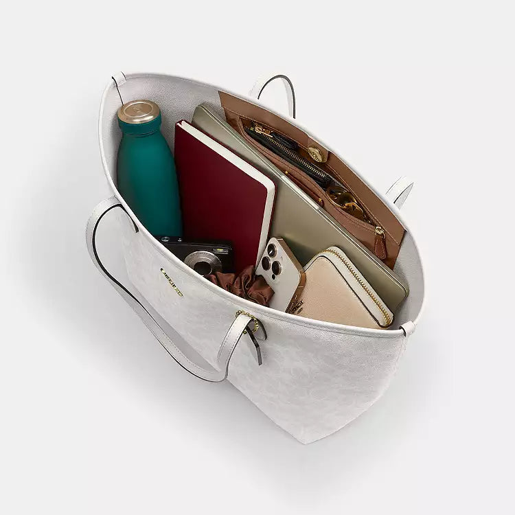 Coach City Tote Bag
In Signature Canvas