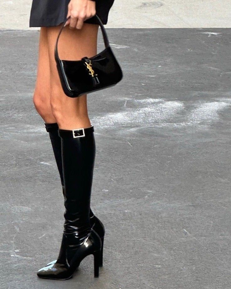 SAINT LAURENT
Mini Le 5 à 7 Hobo Shoulder Bag in gloss leather