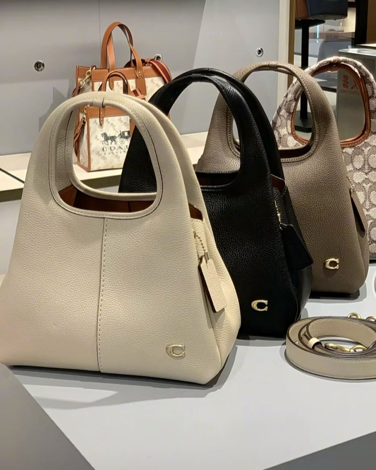 Coach lana 23 ( ivory )