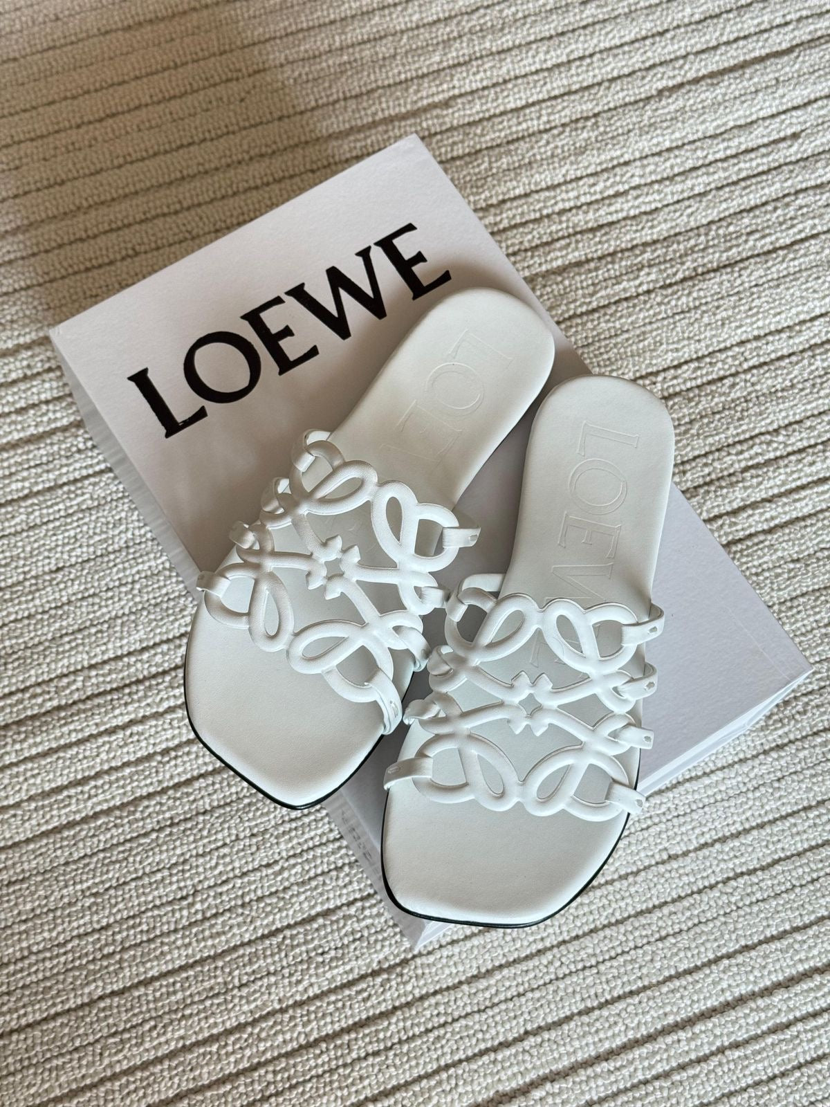 LOEWE
White Leather Petal Anagram Slides