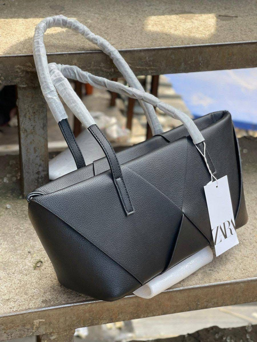 Zara Shoulder bag black
