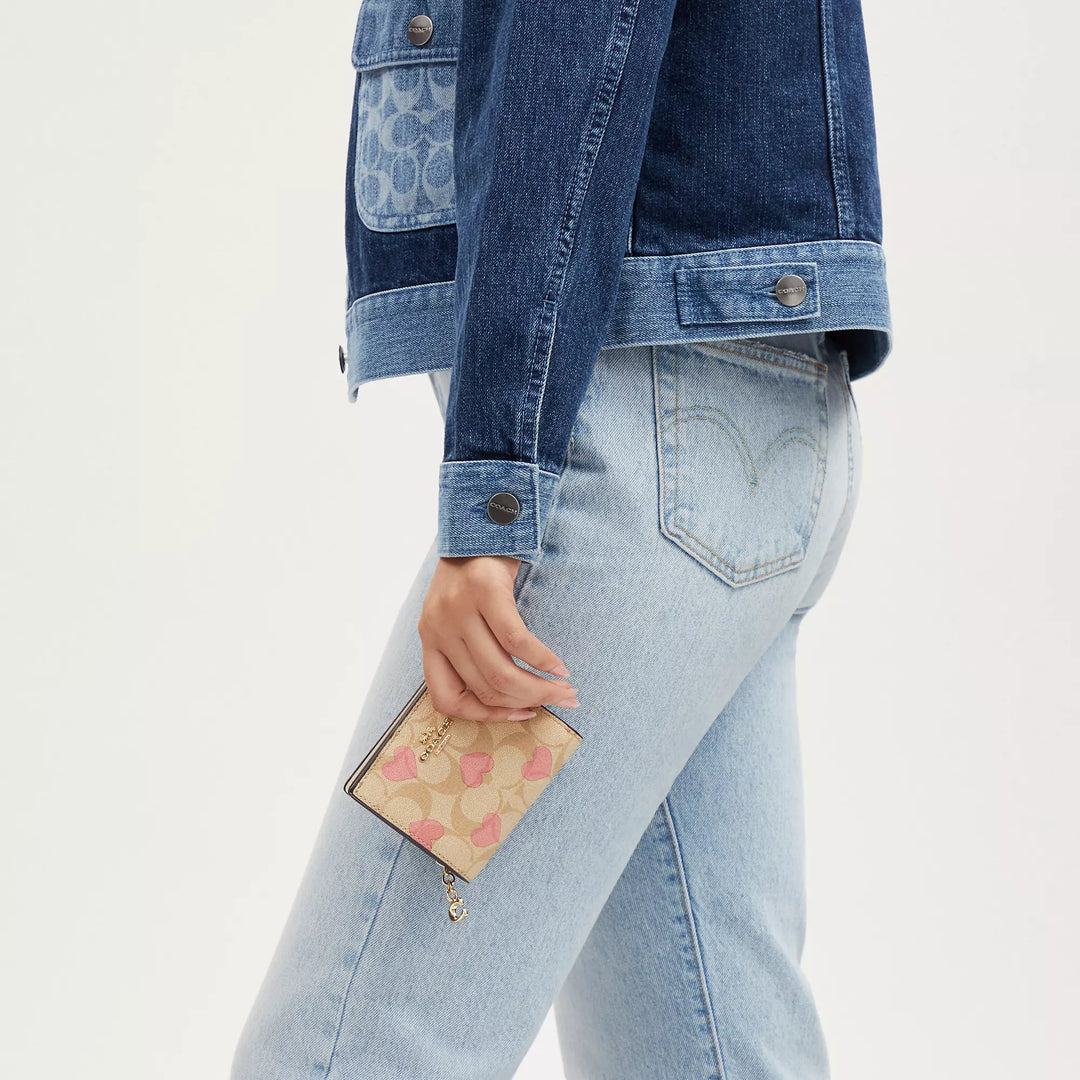 Coach Snap Wallet In Signature Canvas With Heart Print