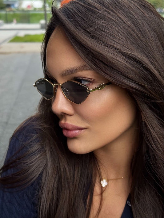 Miu Miu sunnies black