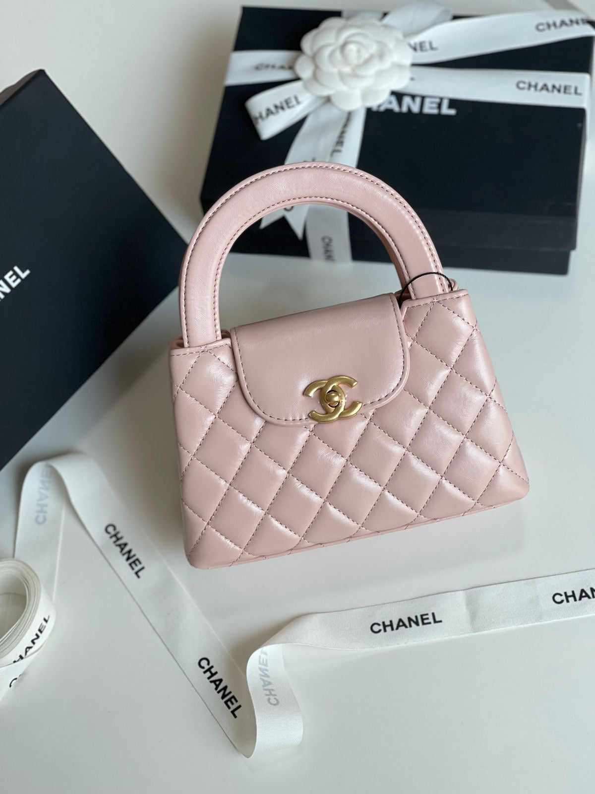 CHANEL
Small Kelly Pink