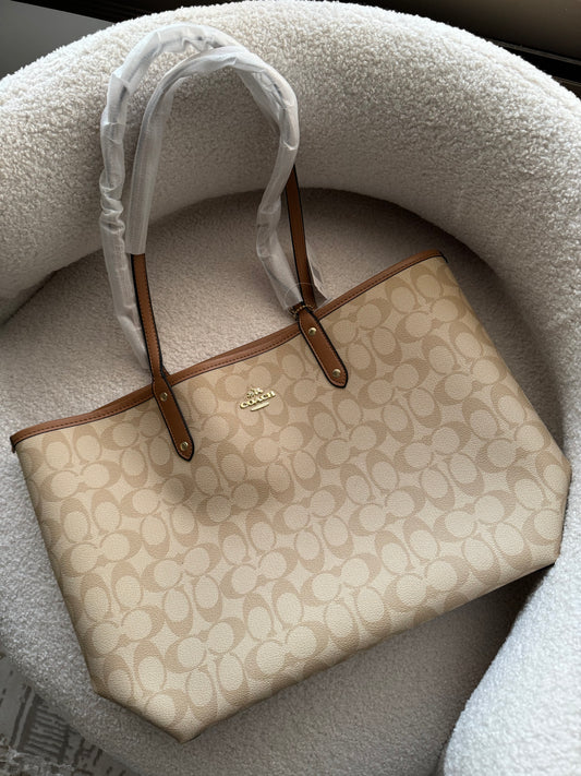 Coach reversible city tote 👜