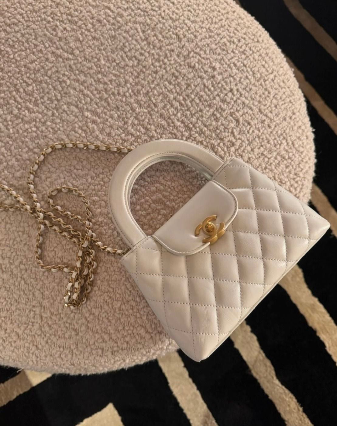 CHANEL
Small Kelly white