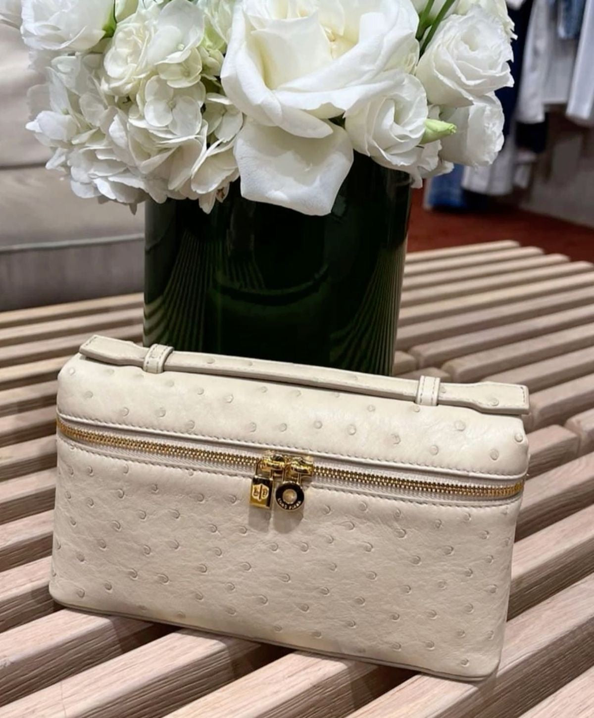 Extra Pocket L19
Ostrich Leather