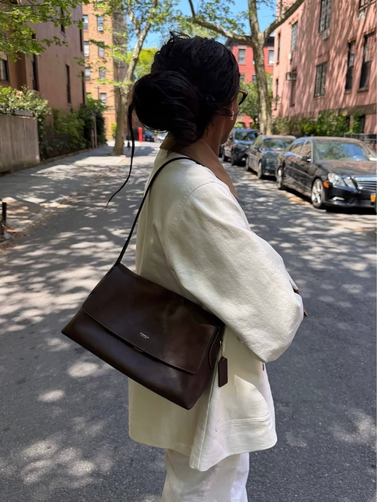 Natural Grain Leather Chelsea Shoulder Bag 30 Maple