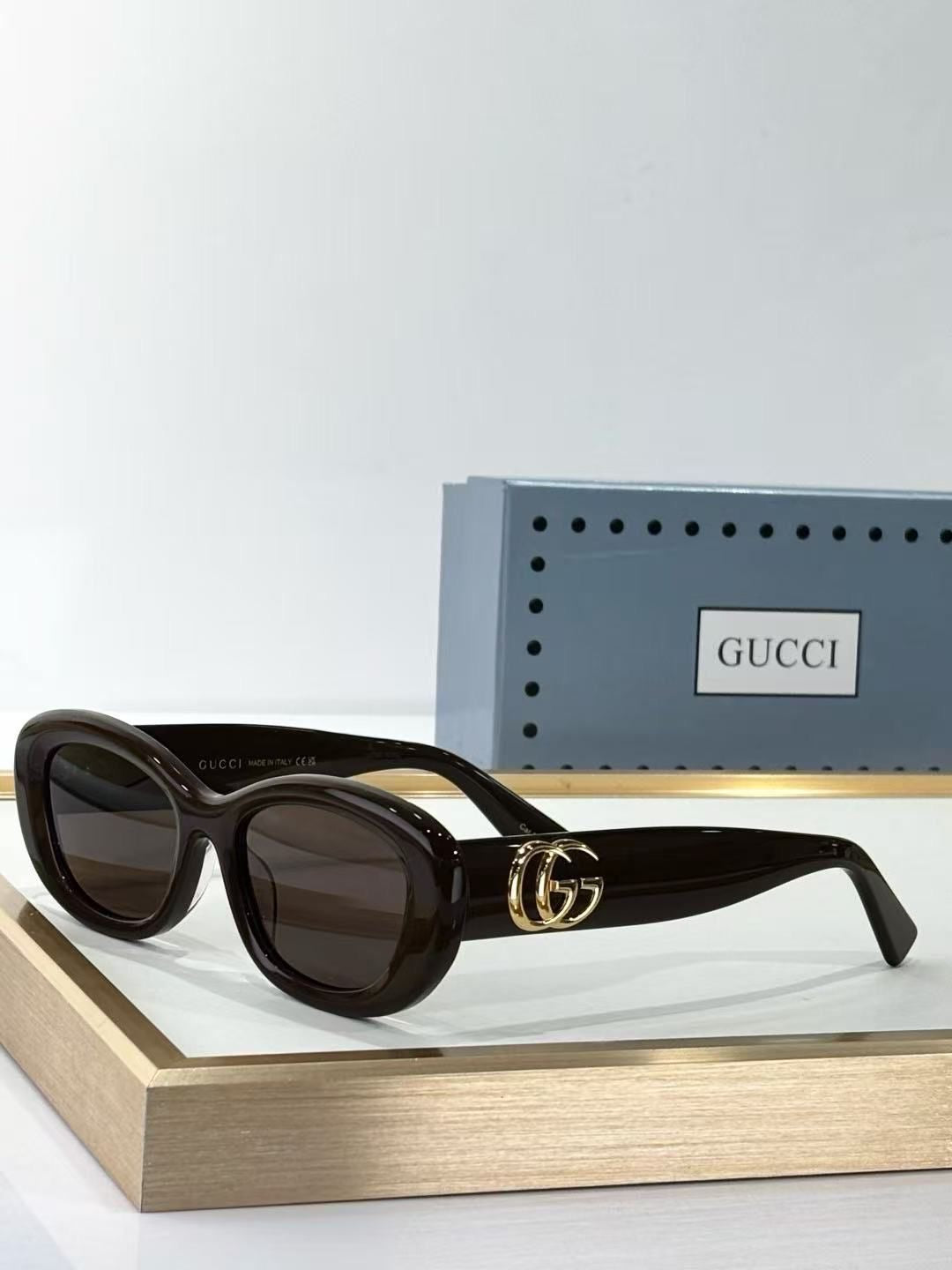 GG oval frame sunglasses