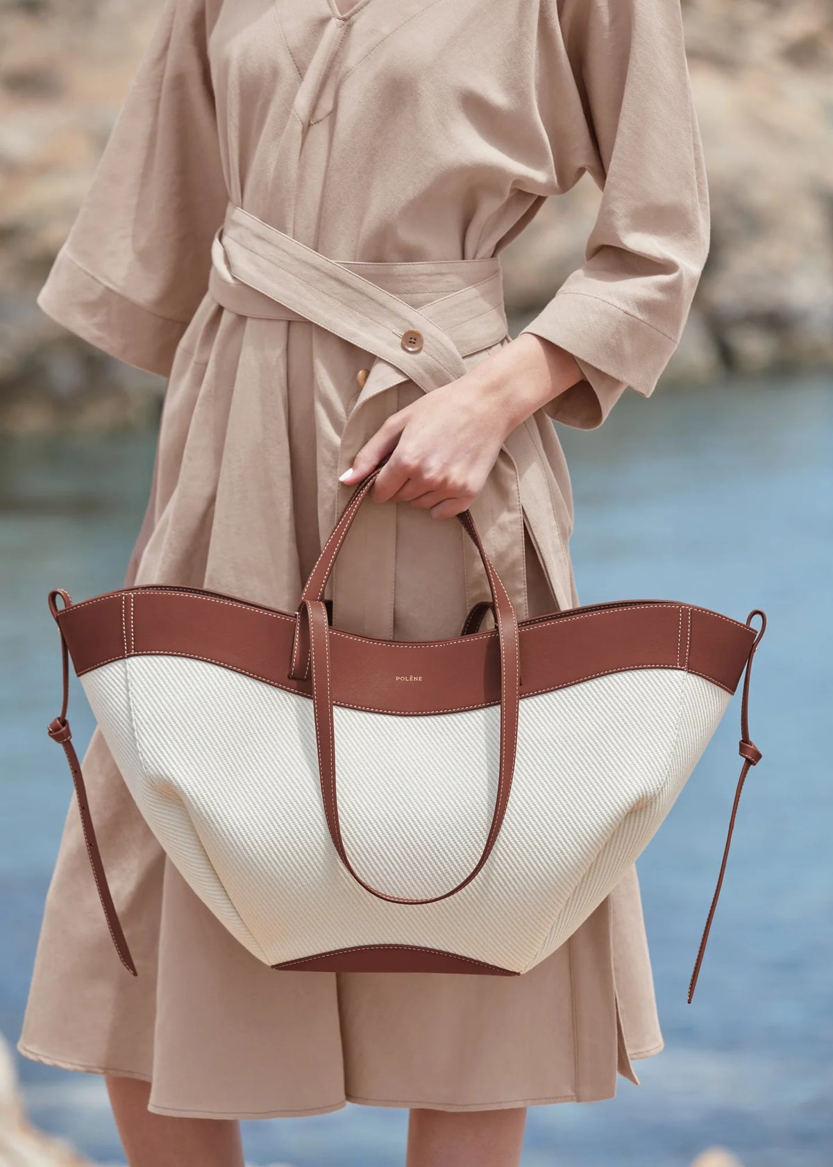 Cyme
EDITION BROWN CANVAS