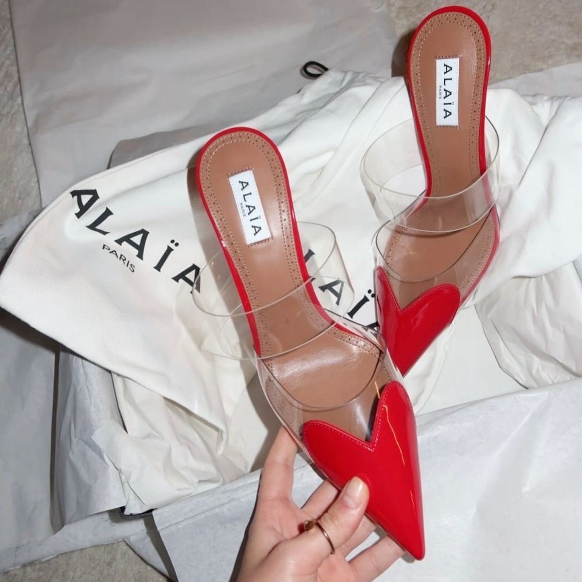 ALAiA  LE CŒUR MULES IN PATENT LEATHER ❤️