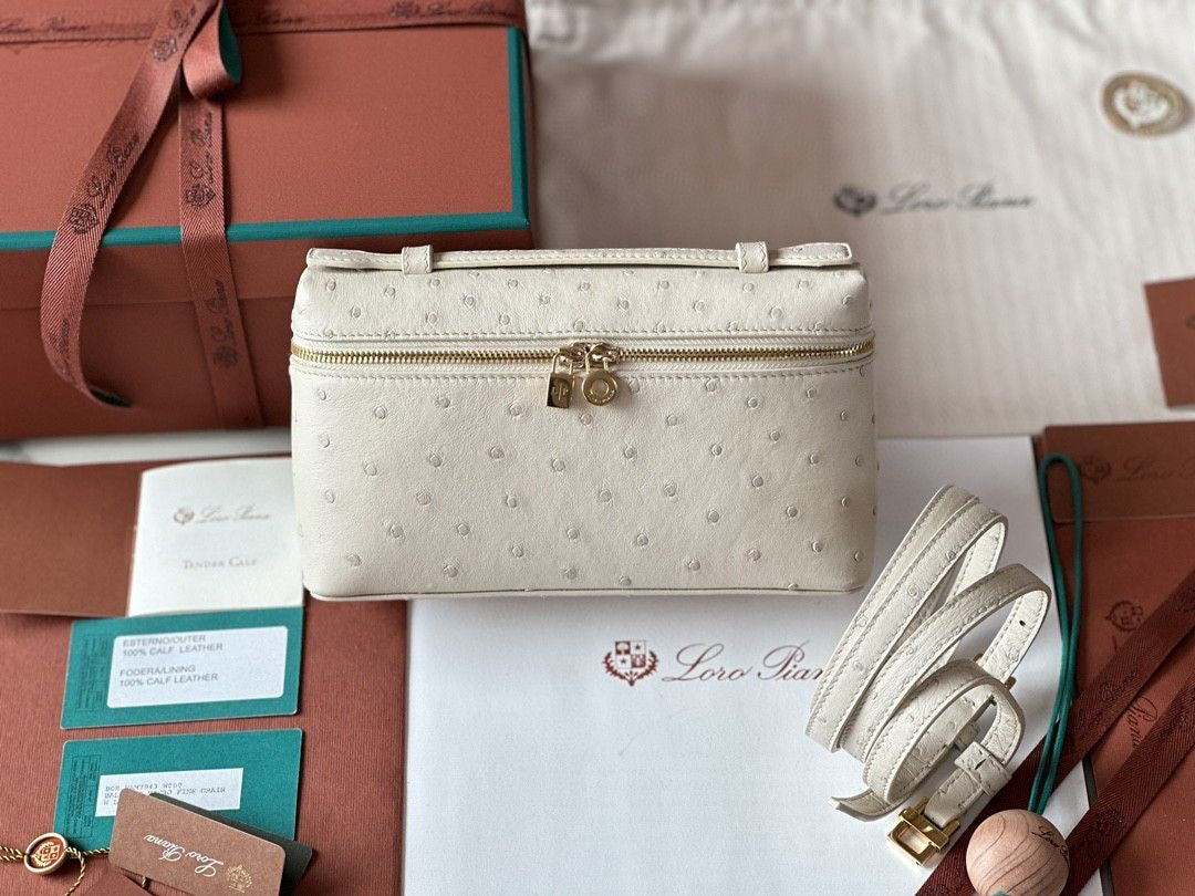 Extra Pocket L19
Ostrich Leather