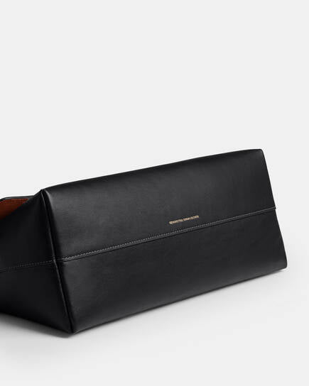 Natural Grain Leather Chelsea Shoulder Bag 30 Black