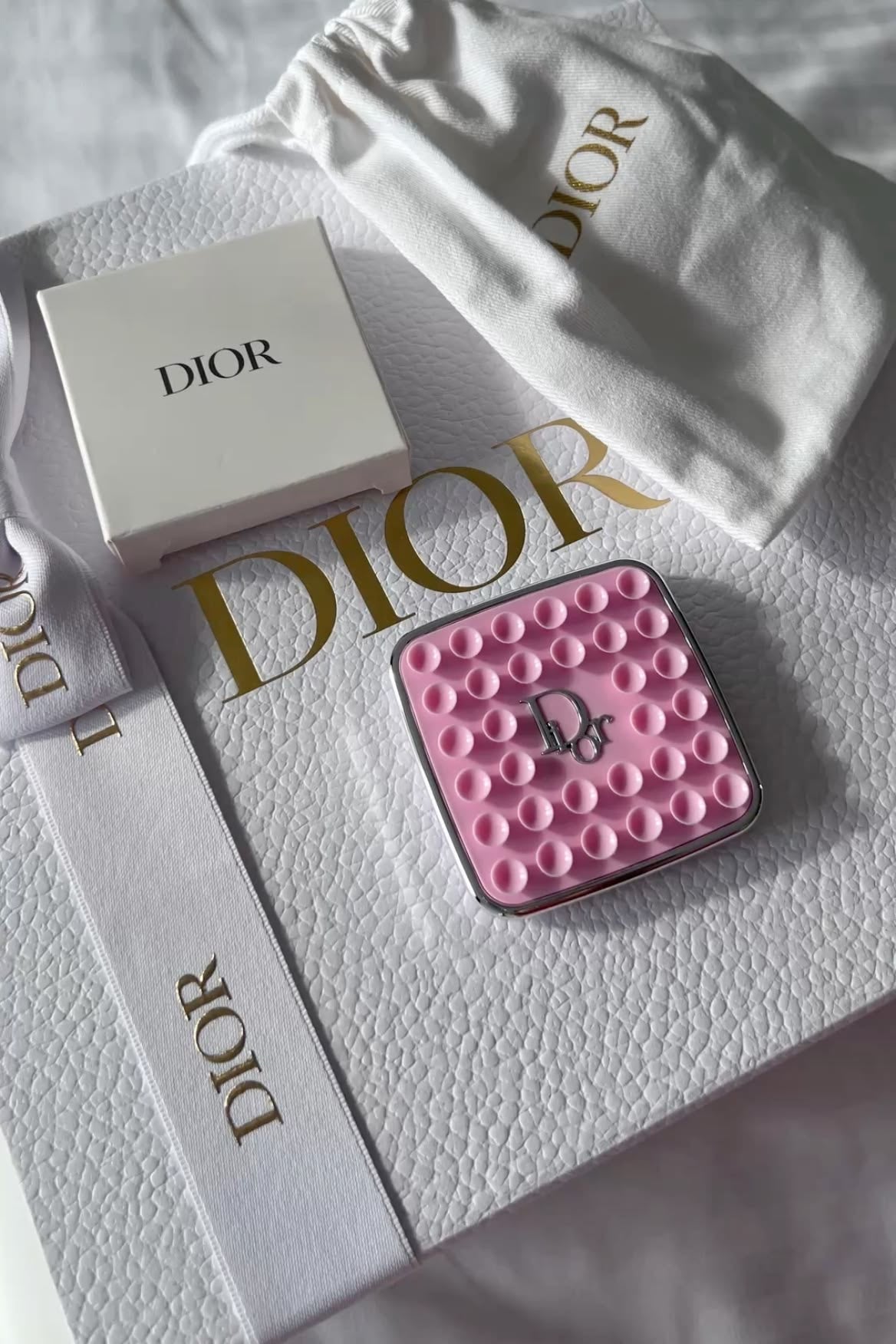 Dior phone grippy