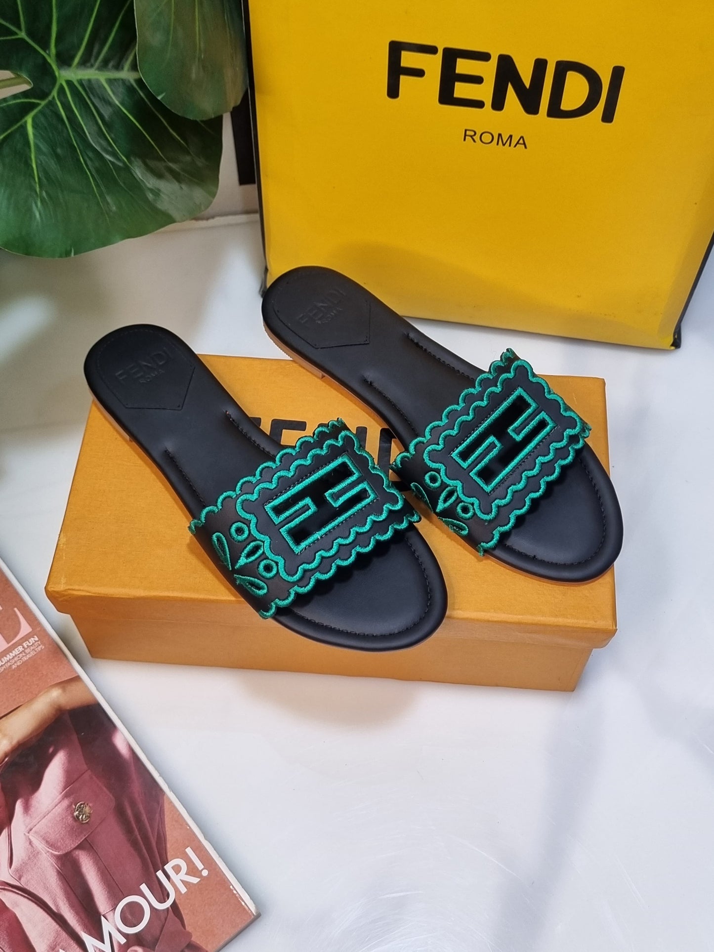 Scalloped sandals black
