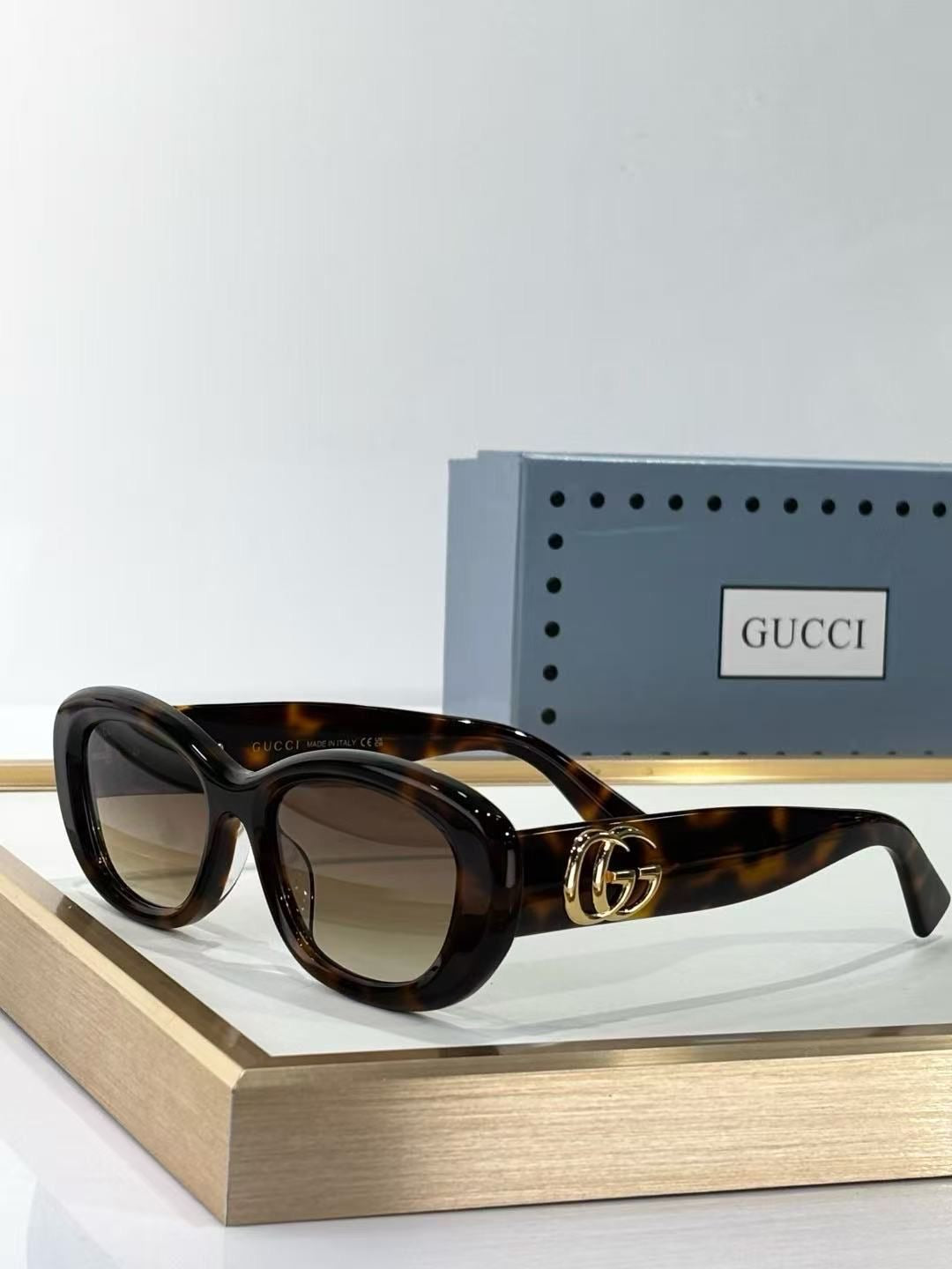 GG oval frame sunglasses