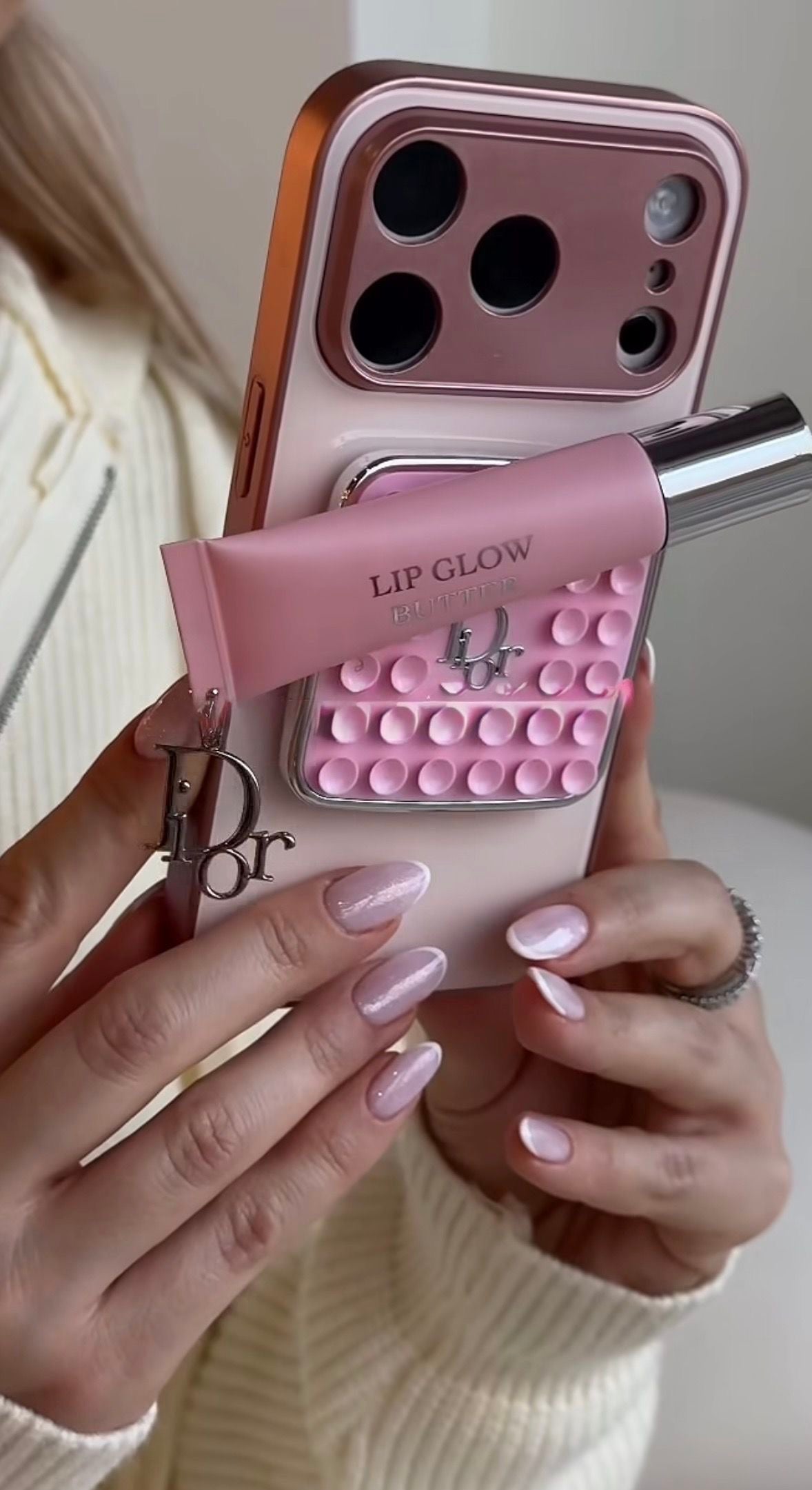 Dior phone grippy