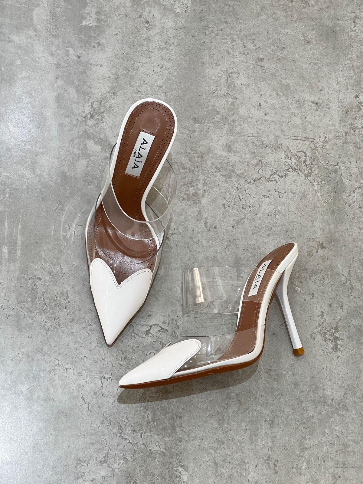ALAiA  LE CŒUR MULES IN PATENT LEATHER 🤍